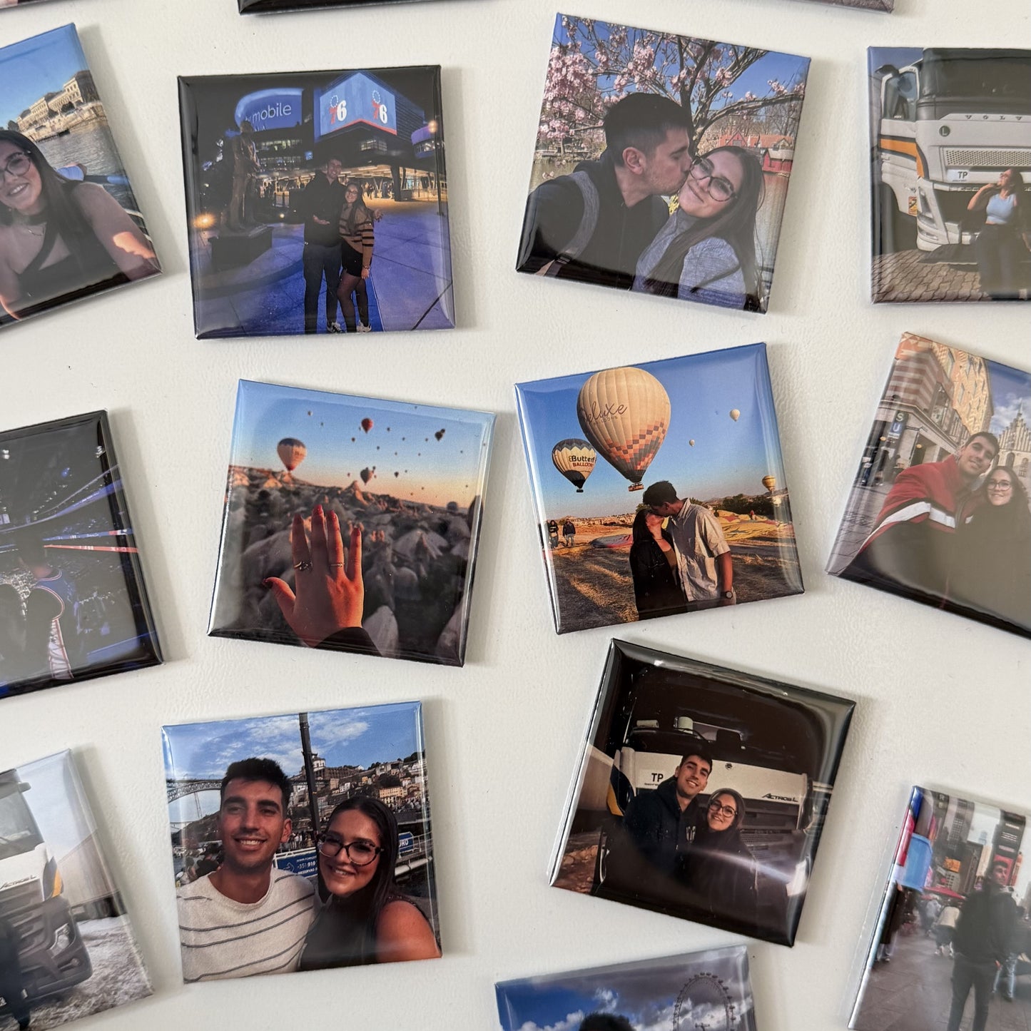 ímanes personalizados quadrados com fotografias do casal ideal para oferecer