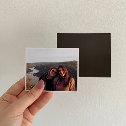 ímanes flexíveis personalizados de vários tamanhos. baratos e fáceis de personalizar. ímanes personalizados aplicados no frigorífico.