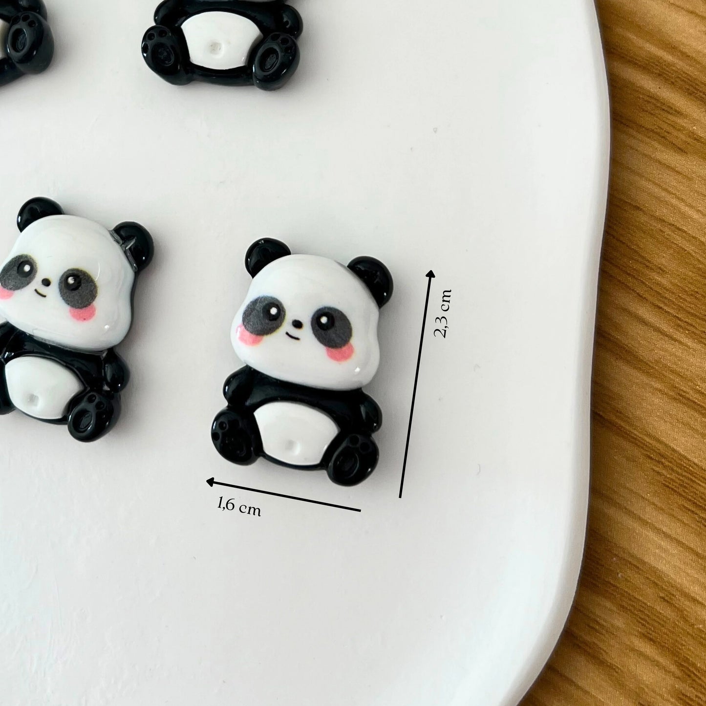 Mini ímanes panda com indicação de tamanho e medidas