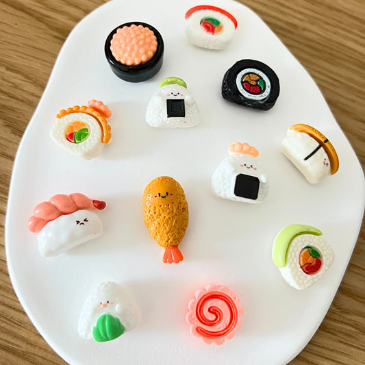 Conjunto de mini ímanes decorativos com formas variadas de sushi